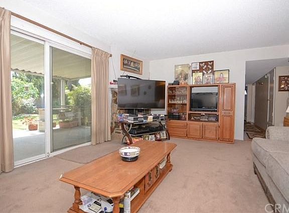 5th image of 552 Essex St