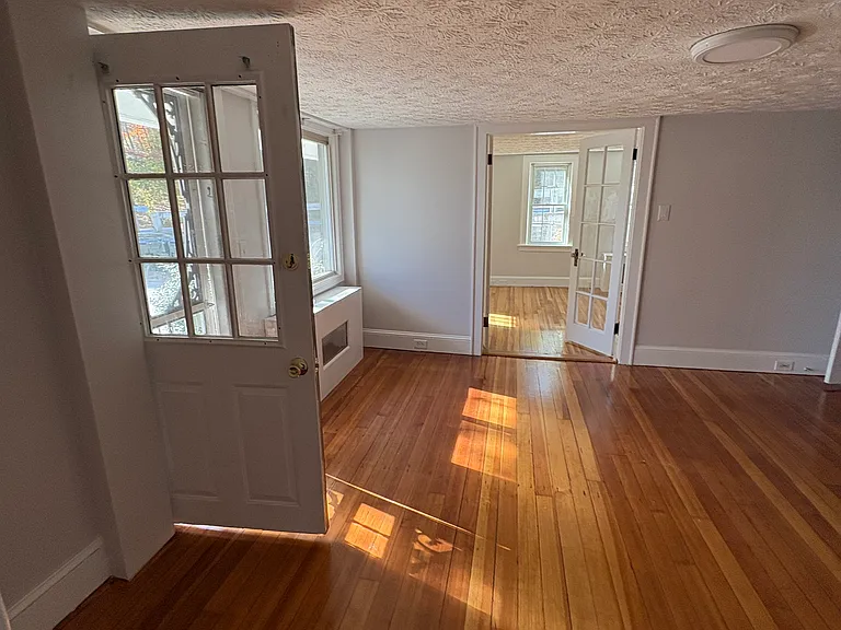891 Mammoth Rd #A — Photo 3
