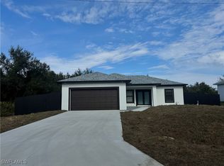 2520 73rd St W, Lehigh Acres, FL 33971