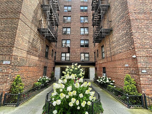5th image of 87-10 37th Ave #314