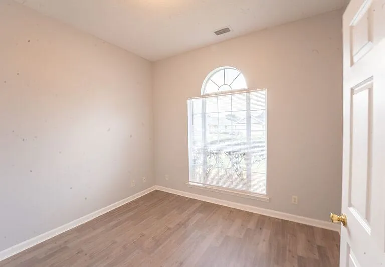123 W Tisbury Ln — Photo 20