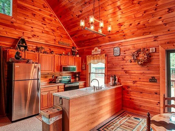 3rd image of 2548 Fleming Way