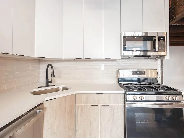 260 Moore St #110 — Photo 7