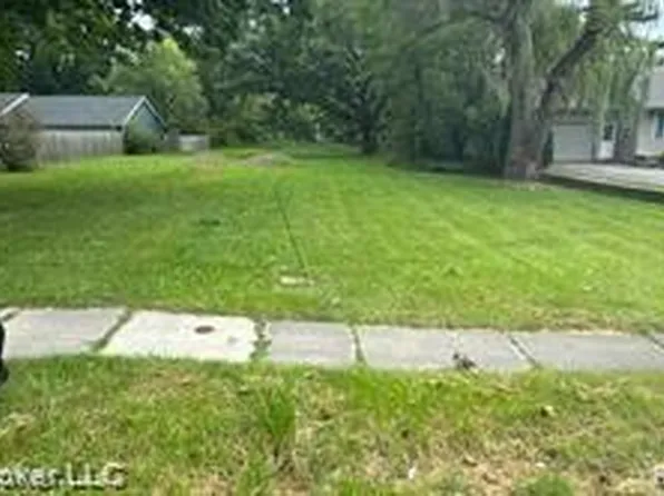 2300 Richwood Rd, Auburn Hills, MI 48326