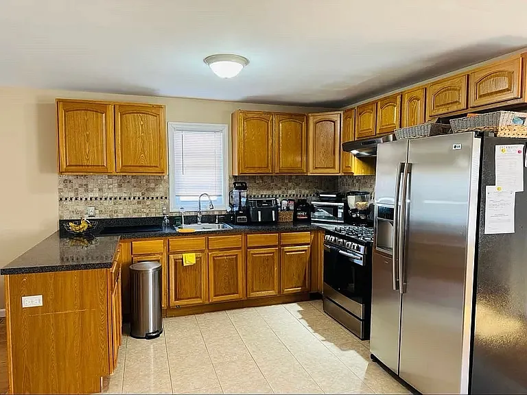 553 E 26th St #1 — Photo 7