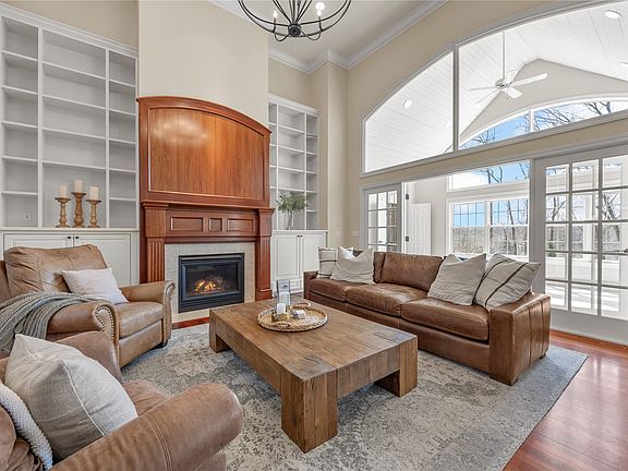 5th image of 4615 Blarney Dr NE