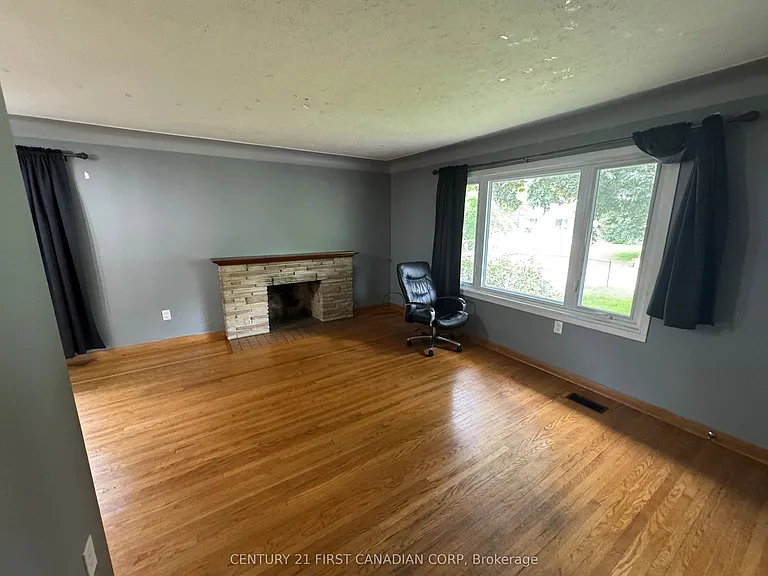 100 Susan Ave — Photo 13