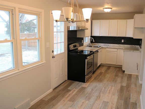 4th image of 324 9th Ave S