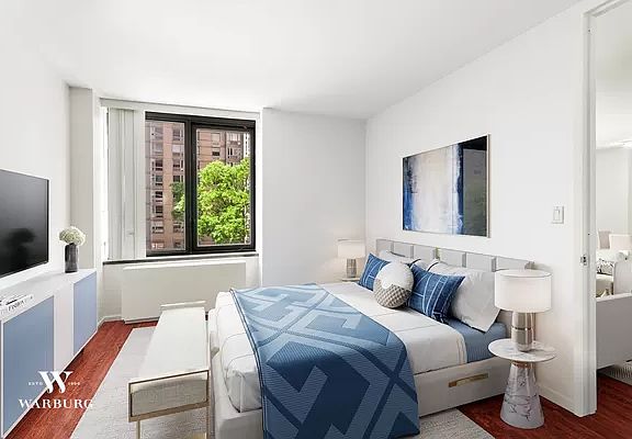 4th image of 161 W 61st St APT 4H