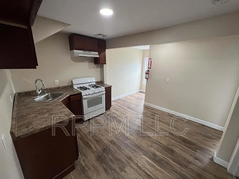 562 Summer St #3 — Photo 7