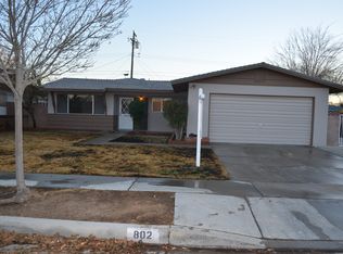 802 E Oldfield St, Lancaster, CA 93535