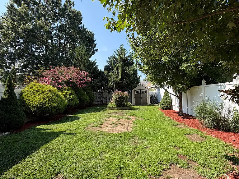 220 Harrison St — Photo 10