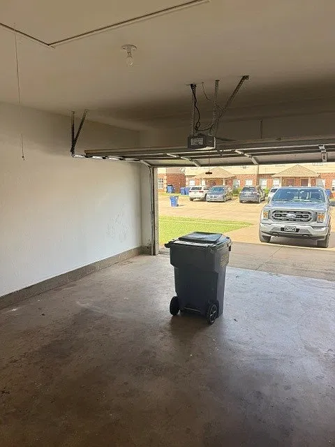 2 bed, 1072 sqft, $1,400 — Photo 2