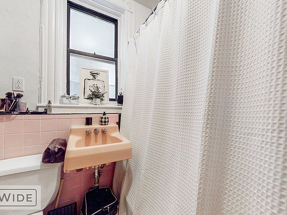 5th image of 211 W 80th St APT 3B
