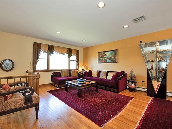 4th image of 6 Bradner Dr