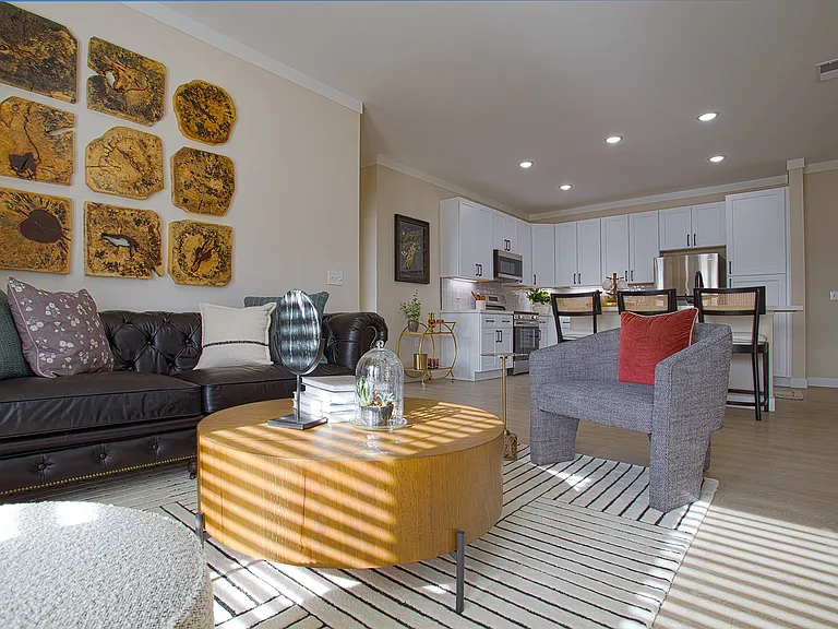 Relay 129 Apartments & Townhomes — Photo 9