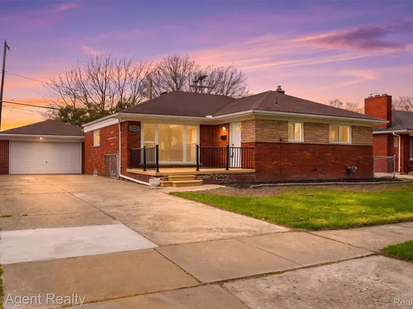 21407 Pallister St, Saint Clair Shores, MI 48080