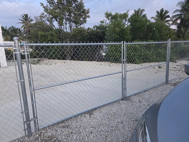 799 Hazel St — Photo 3