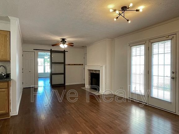 4th image of 3232 Penn Meade Way