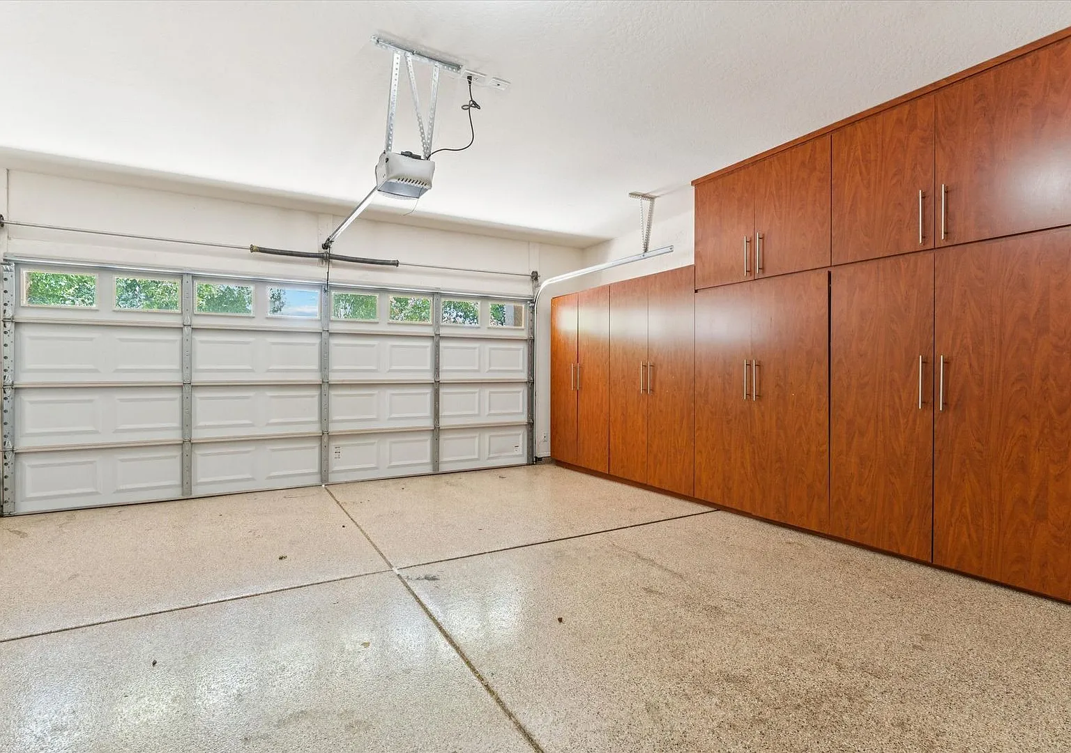 4-Bedroom, 3 Bath Single Family for Rent in Phoenix, AZ | Attached Garage & Private Pool! — Photo 4