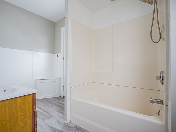 3rd image of 1022 19th St NW #2
