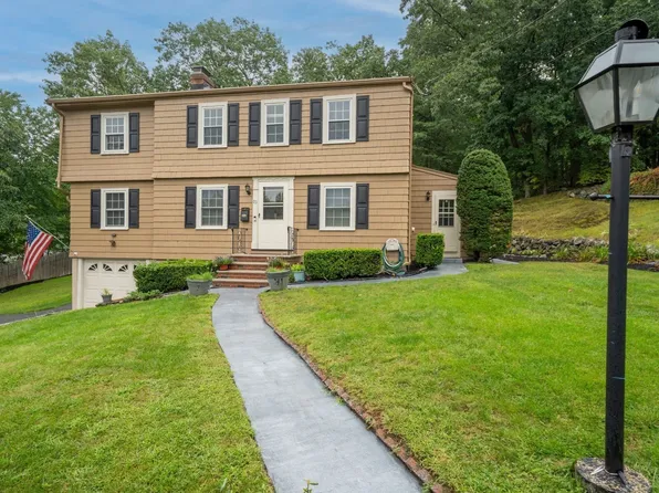 23 Fisher Ter, Woburn, MA 01801