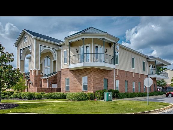 4th image of 120 15th St E APT 107