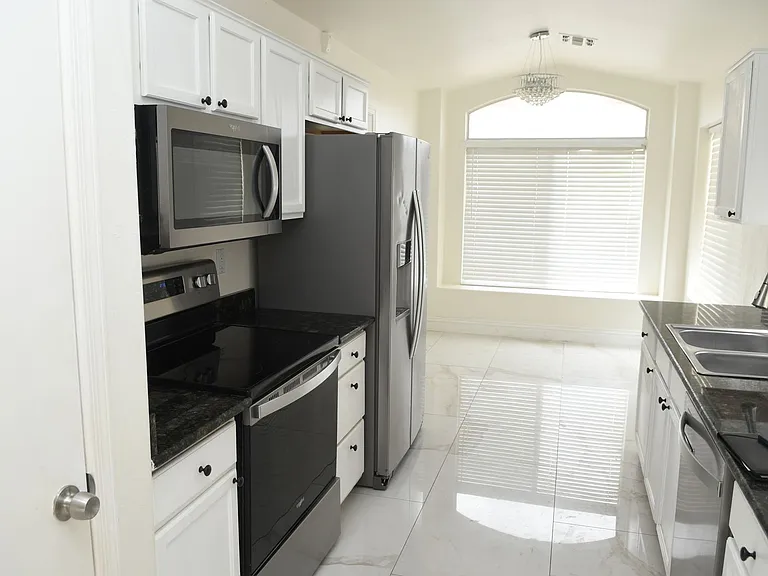 16625 S 46th Pl — Photo 5
