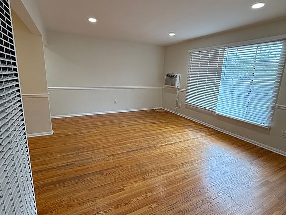 3rd image of 1304 N Martelo Ave