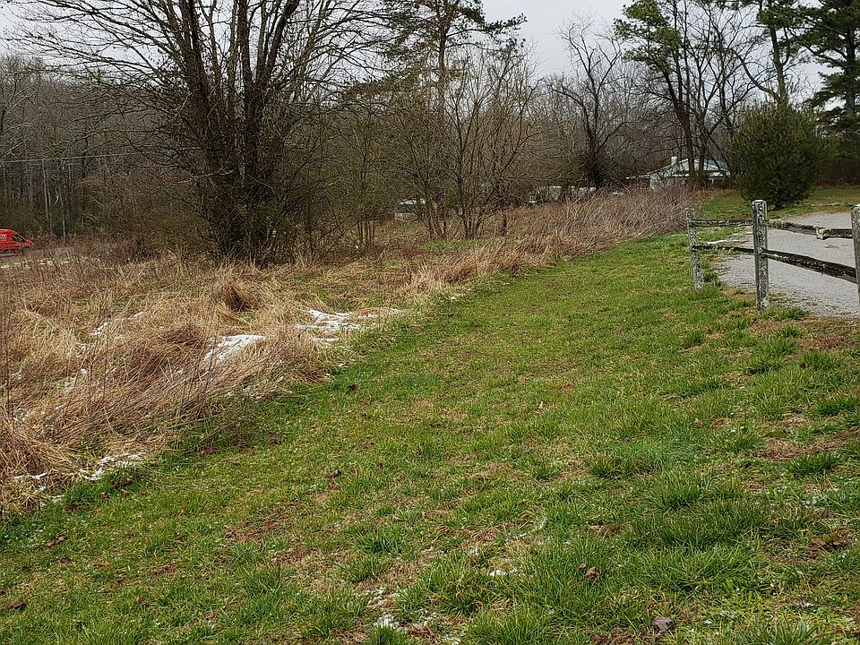 2nd image of 692 Hillside Cir