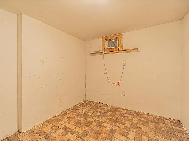 10704 N Annette Ave — Photo 14