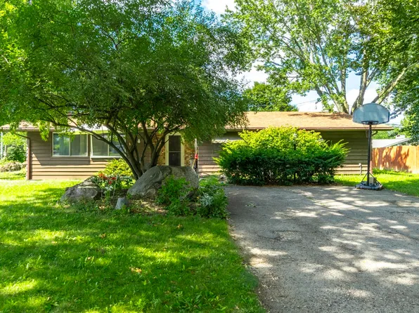 1030 Ardis Dr, Fort Wayne, IN 46819
