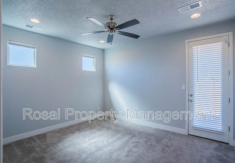933 Northern Blvd NE — Photo 23