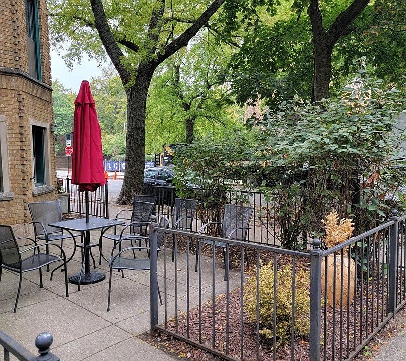 1st image of 683.5 W Wrightwood Ave #2S