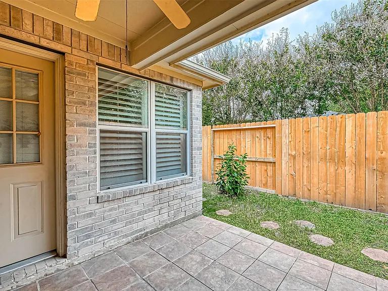 15943 Pleasant Green Cir — Photo 41