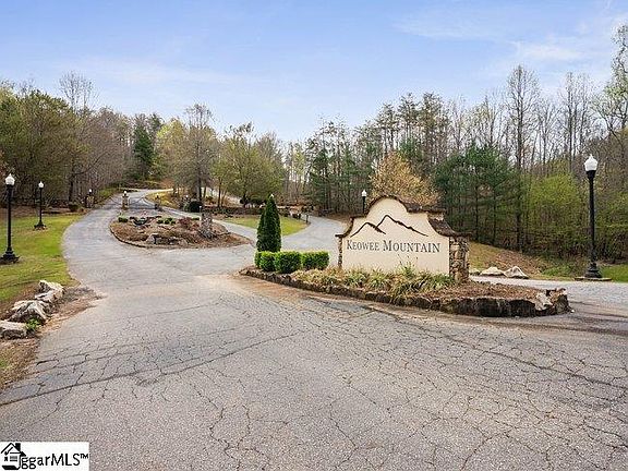 2nd image of 207 Sawyer Ln