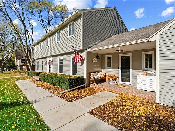 3rd image of 210 Rosemont Dr