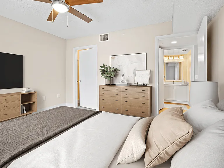 Sheridan Ocean Club Apartments — Photo 69