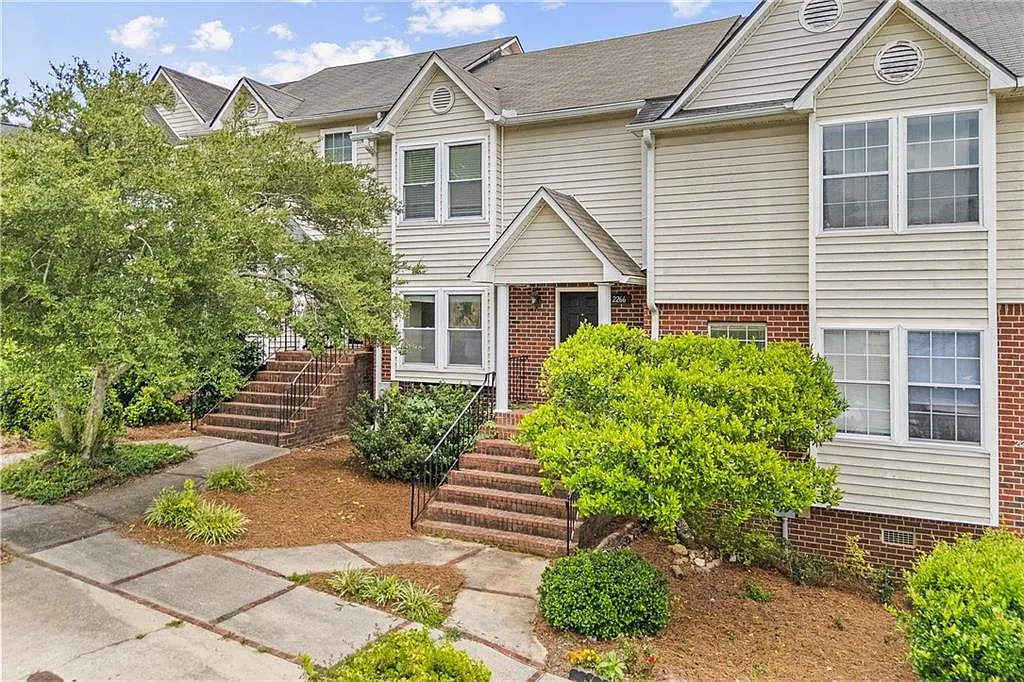 3 bed, 2.5 bath, 1192 sqft, $2,000 — Photo 2