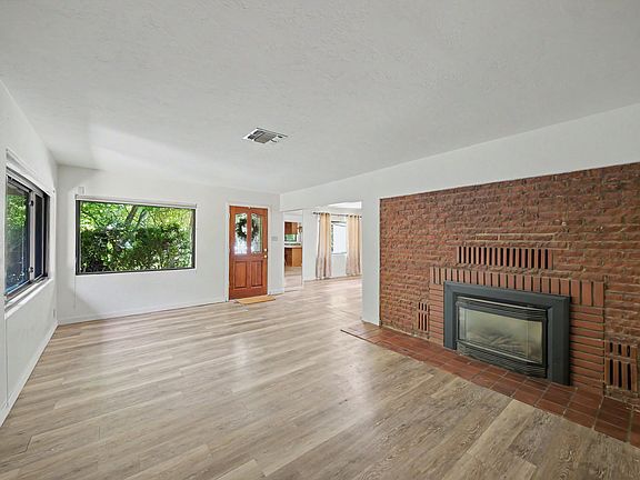 2nd image of 2950 Irene St