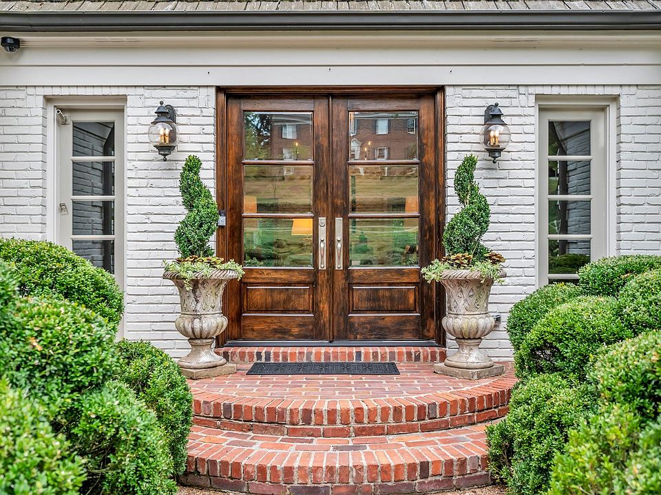 1st image of 105 Westhampton Pl
