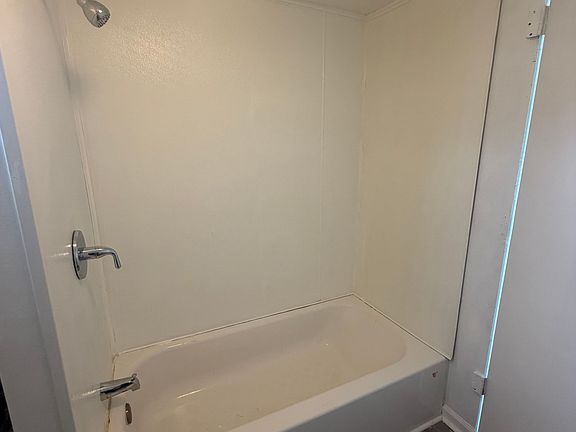 4th image of 1110 Walton St Trailer 9