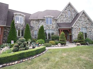 11669 Robinshire St, Temperance, MI 48182