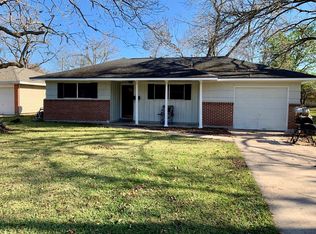113 Bois D Arc St, Lake Jackson, TX 77566