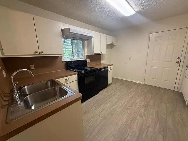 3 bed, 1000 sqft, $1,395 — Photo 4