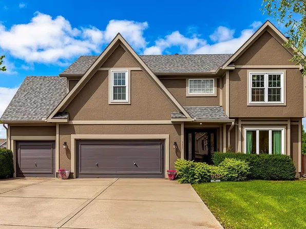 9921 N Highland Pl, Kansas City, MO 64155