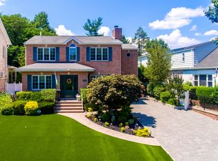 3208 215th St, Bayside, NY 11361