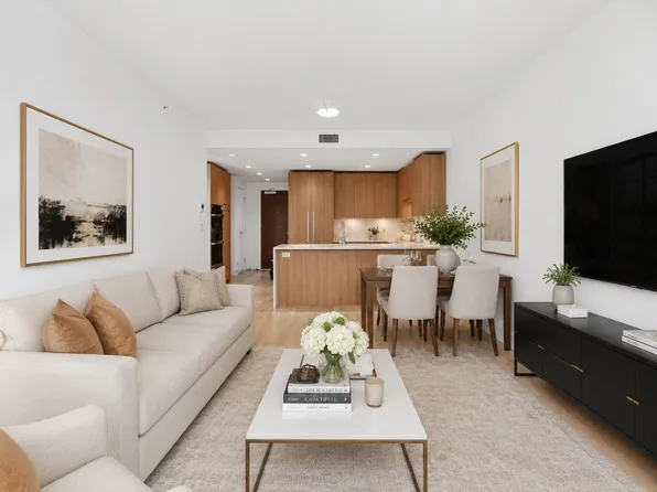 2780 Valley Centre Ave #604, North Vancouver, BC V7J 0C4