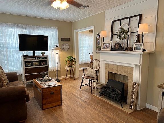 5th image of 807 Poplar Dr