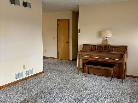 5th image of 107 Early Ave